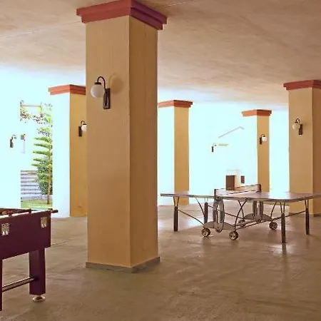 Located Right On The En Romana Playa Daire